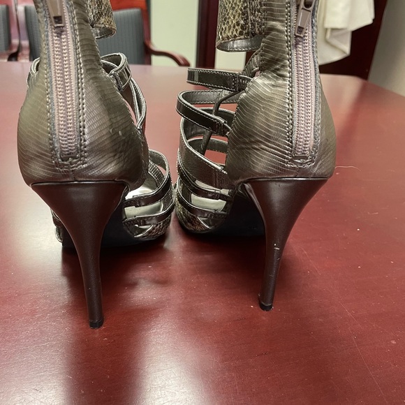 Platinum silver metallic coloured Guess heels - Picture 3 of 4